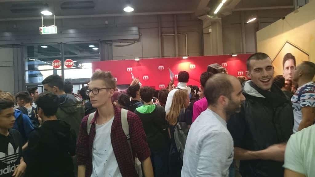 Fan degli Youtubers allo stand Melagoodo