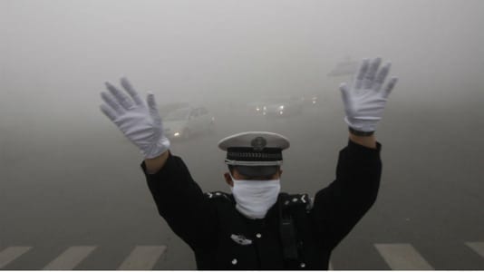 Smog in cina: provate a respirare questa aria.