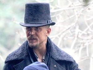 Hardy durante una scena di Taboo.