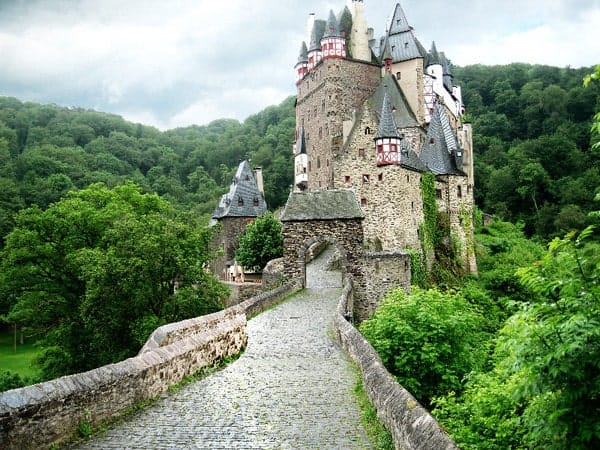 Il Castello Degli Eltz La Dinastia Che Resiste Da 850 Anni Il Bosone