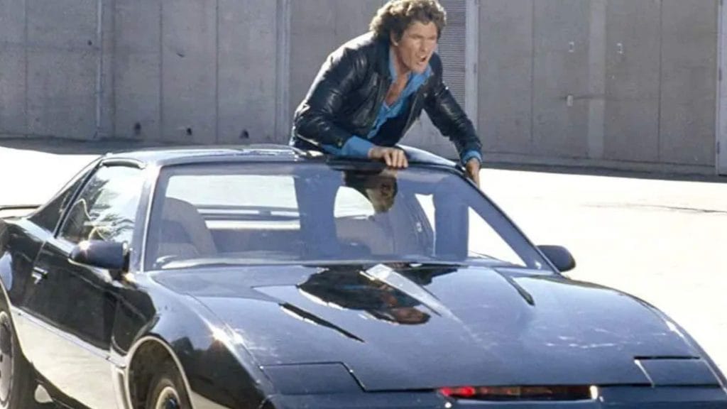 kitt e michael knight in una scena della serie tv anni 80 supercar