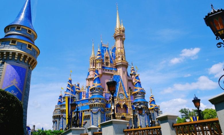 un castello principesco di disneyland a disney world