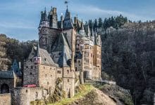 il castello di Eltz in germania, posto su una vallata