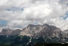 una foto di alcune alpi in Italia