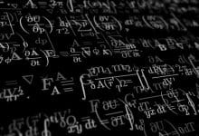 una lavagna rappresentativa dell'equazione di dirac