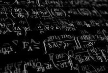 una lavagna rappresentativa dell'equazione di dirac