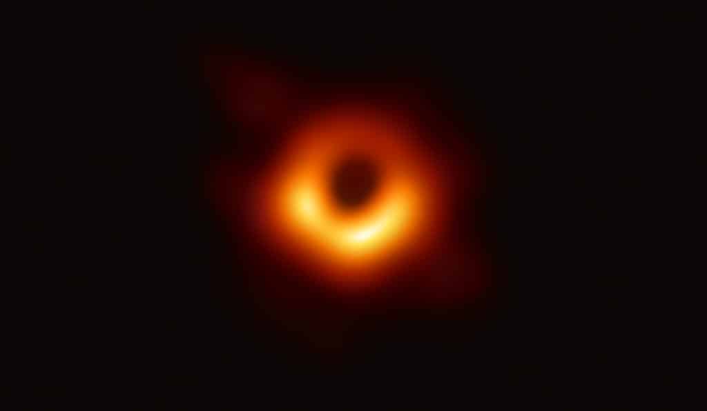 EHT: foto del buco nero in M87