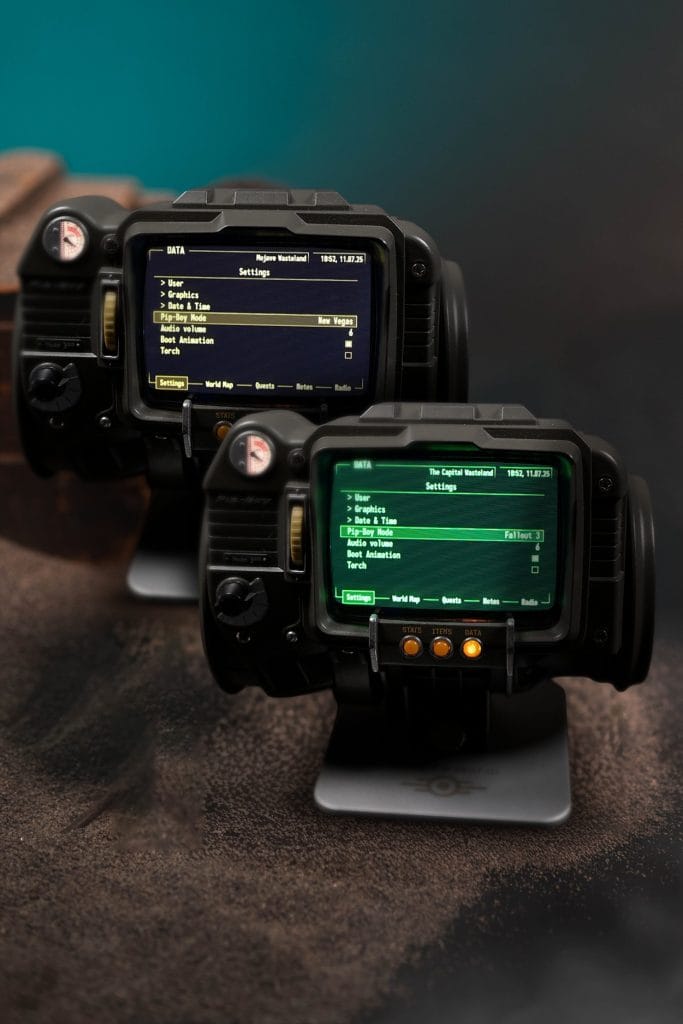 alcune impostazione del pip-boy 3000 di fallout nella sua replica originale 1:1