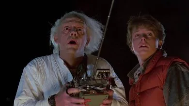 doc brown e marty mc fly in una scena di ritorno al futuro