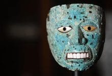 Maschera azteca di colore blu che rappresenta Xiuhtecuhtli