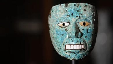 Maschera azteca di colore blu che rappresenta Xiuhtecuhtli