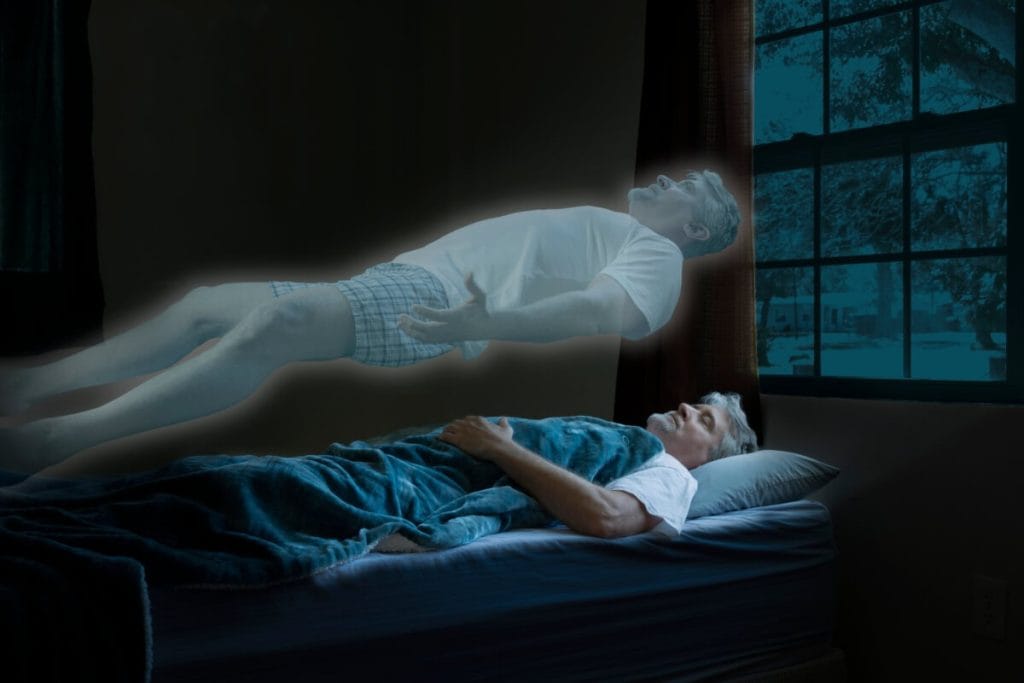 un uomo sdraiato in un letto che dorme che ha un'esperienza extracorporea con la sua anima che esce dal corpo