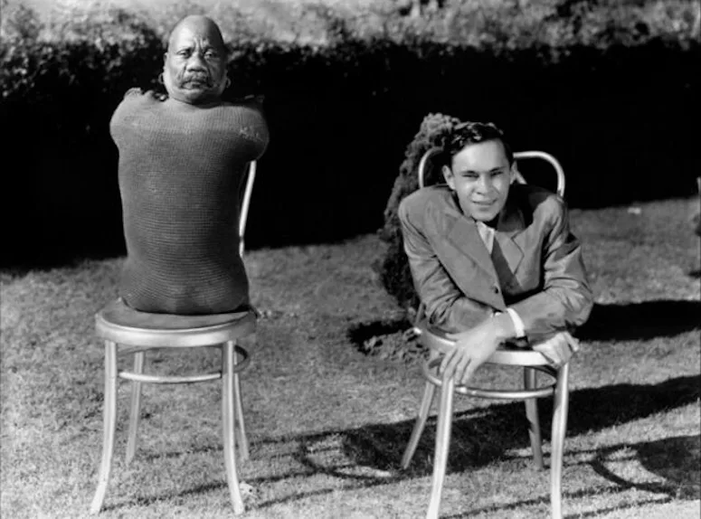 Prince Randian und Johnny Eck posieren am Set von Freaks