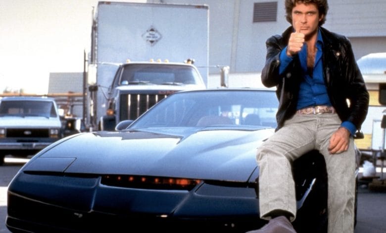 kitt e michael knight in una scena della serie tv anni 80 supercar