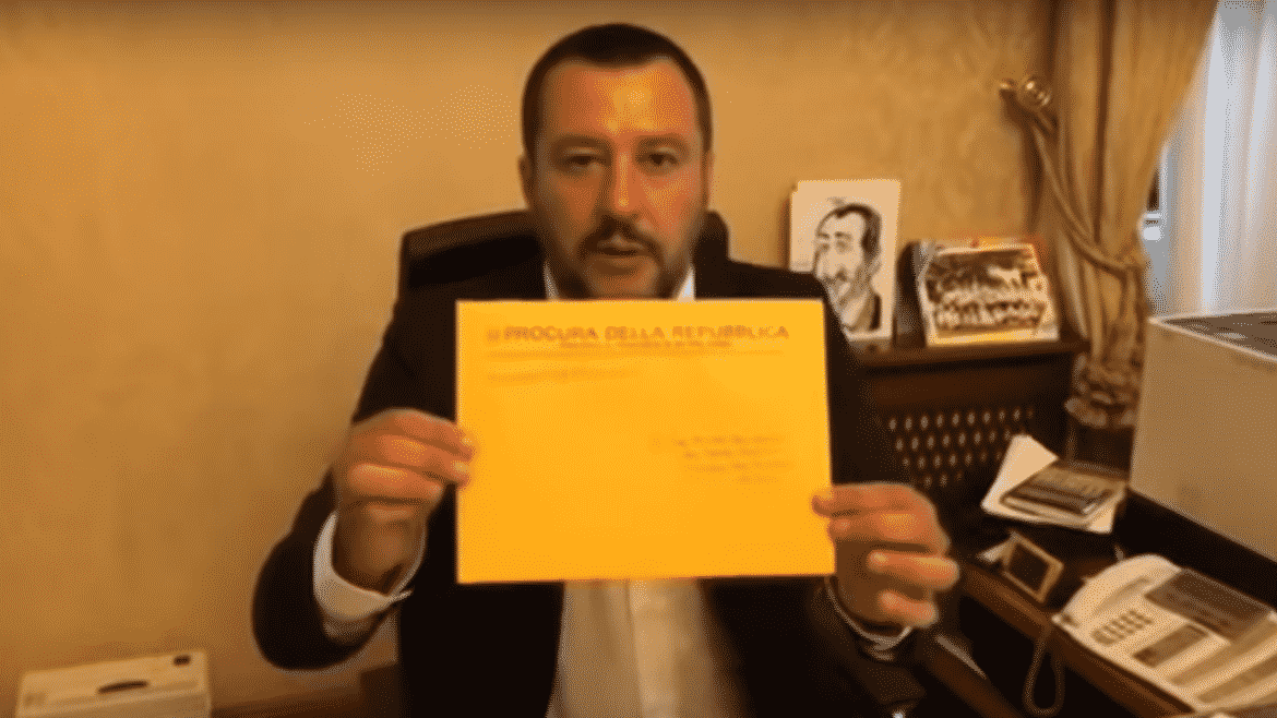 Matteo Salvini unboxing