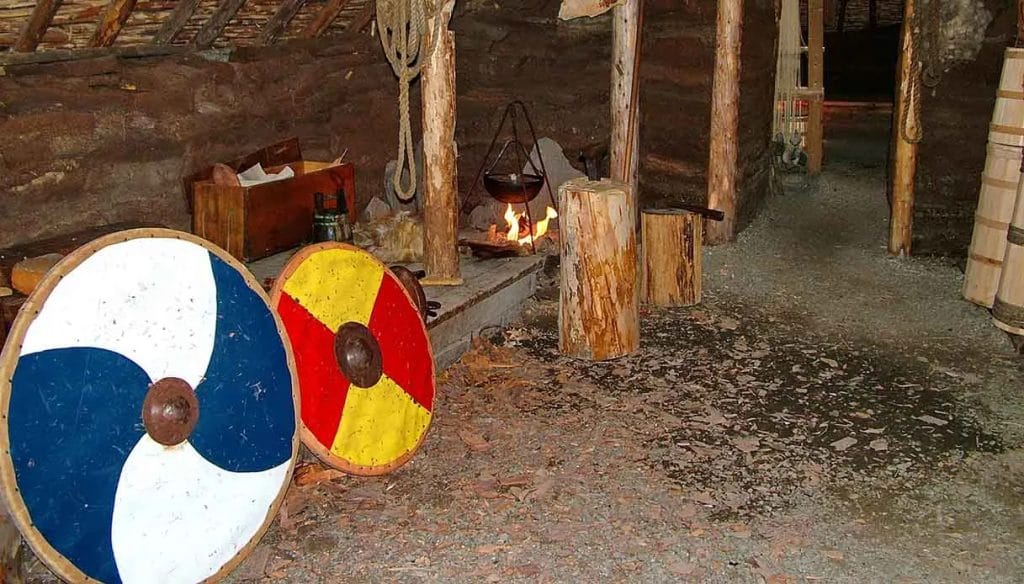 Oggetti presenti in una capanna del villaggio Vichingo in Canada