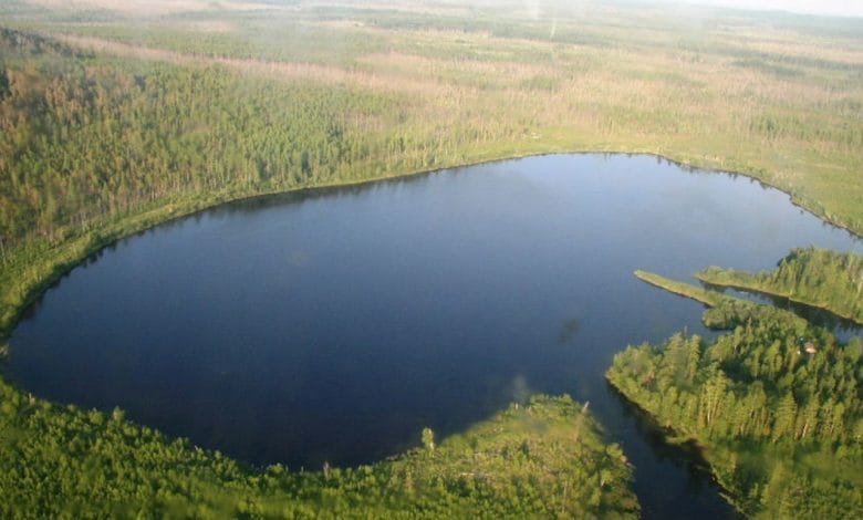 il lago cheko causato dall'impatto dell'asteroide di Tunguska nel 1908