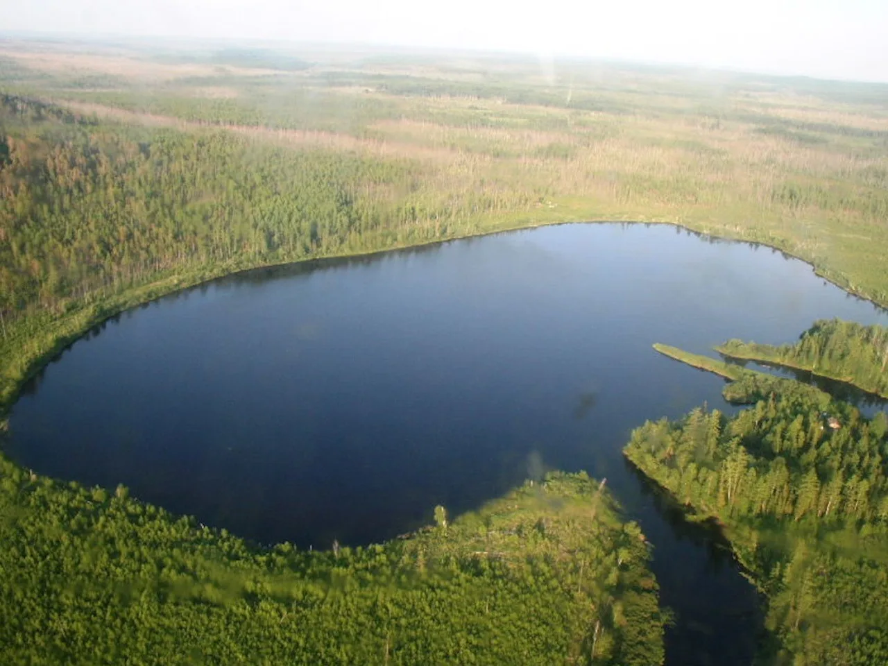 il lago cheko causato dall'impatto dell'asteroide di Tunguska nel 1908