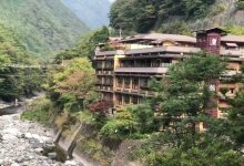 la parte fuori dell'hotel gapponese Nishiyama Onsen Keiunkan