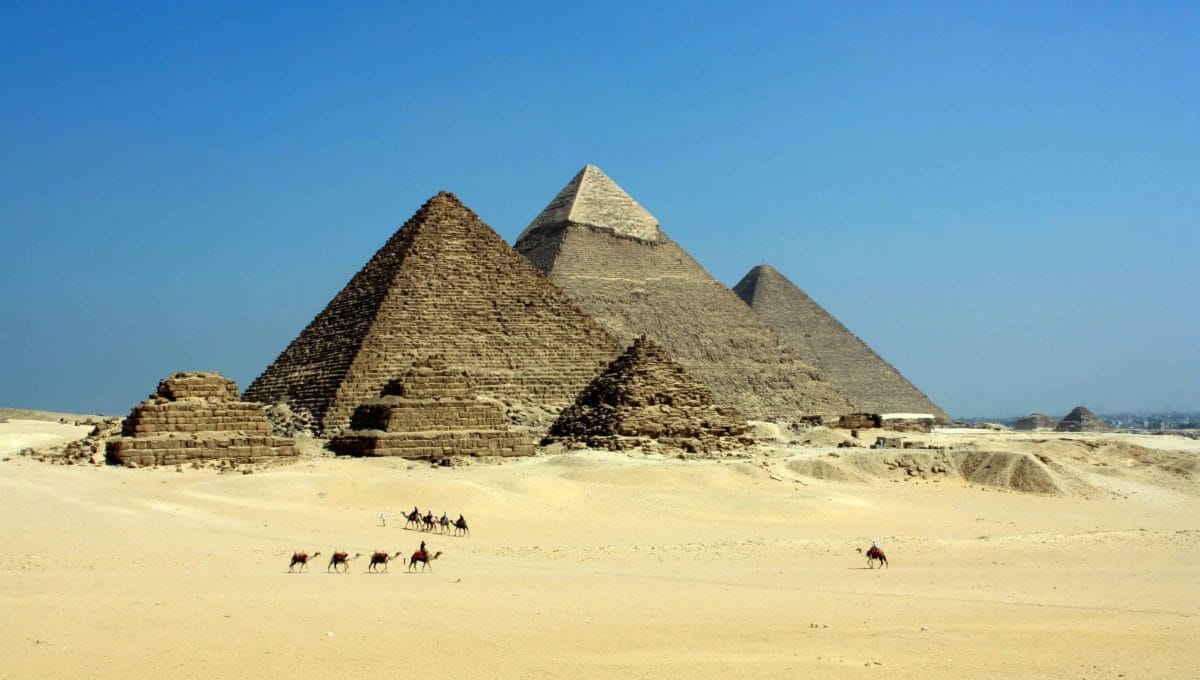 piramide nel deserto