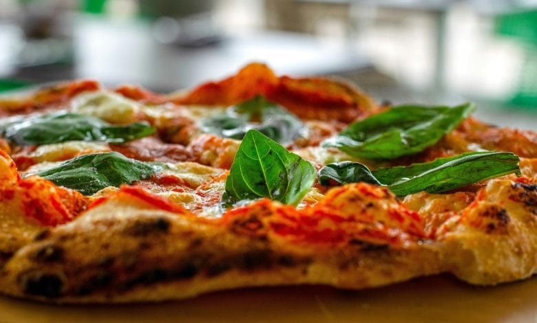una pizza margherita