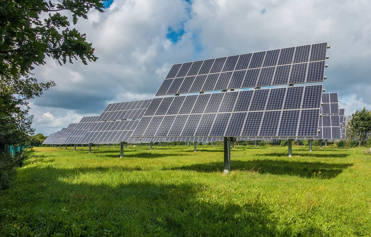 Impianto fotovoltaico: è possibile installarlo su terreni agricoli