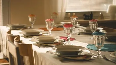 dettaglio sul tavolo di una sala da pranzo