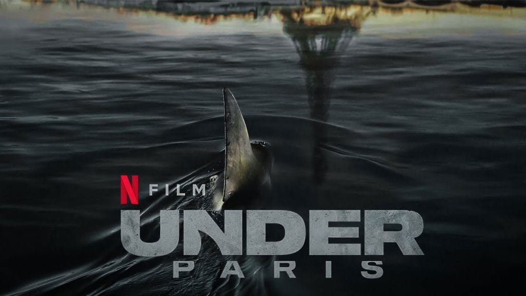 l'affiche du film Under Paris avec un requin sous l'eau et une nageoire dorsale qui sort de l'eau